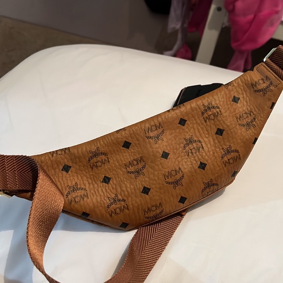 MCM - Picture 5 of 5